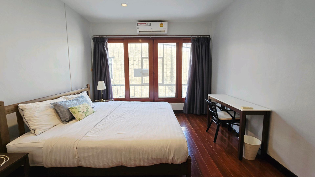 ให้เช่าทาวน์โฮมวงเวียนใหญ่ เจริญนคร : 📣 For Rent | Townhome 2 ชั้น ใกล้ BTS กรุงธนบุรี (ซอยเจริญนคร 18)
🏡 บ้านรีโนเวทใหม่ แต่งครบ พร้อมอยู่ ใกล้ไอคอนสยาม ใกล้สาทร