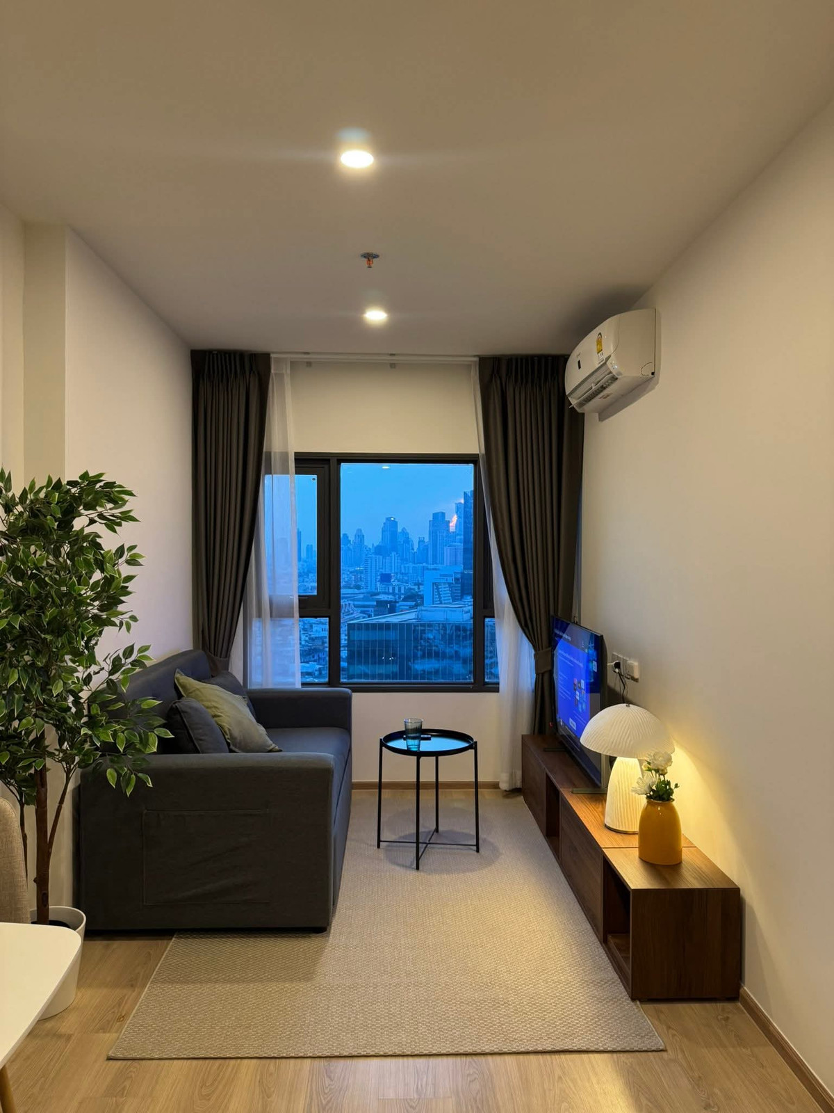 ให้เช่าคอนโดคลองเตย กล้วยน้ำไท : 💥CP-10555💥ว่าง ให้ เช่า ไลฟ์ พระราม 4 - อโศก👉แอดไลน์ @luxeliving 