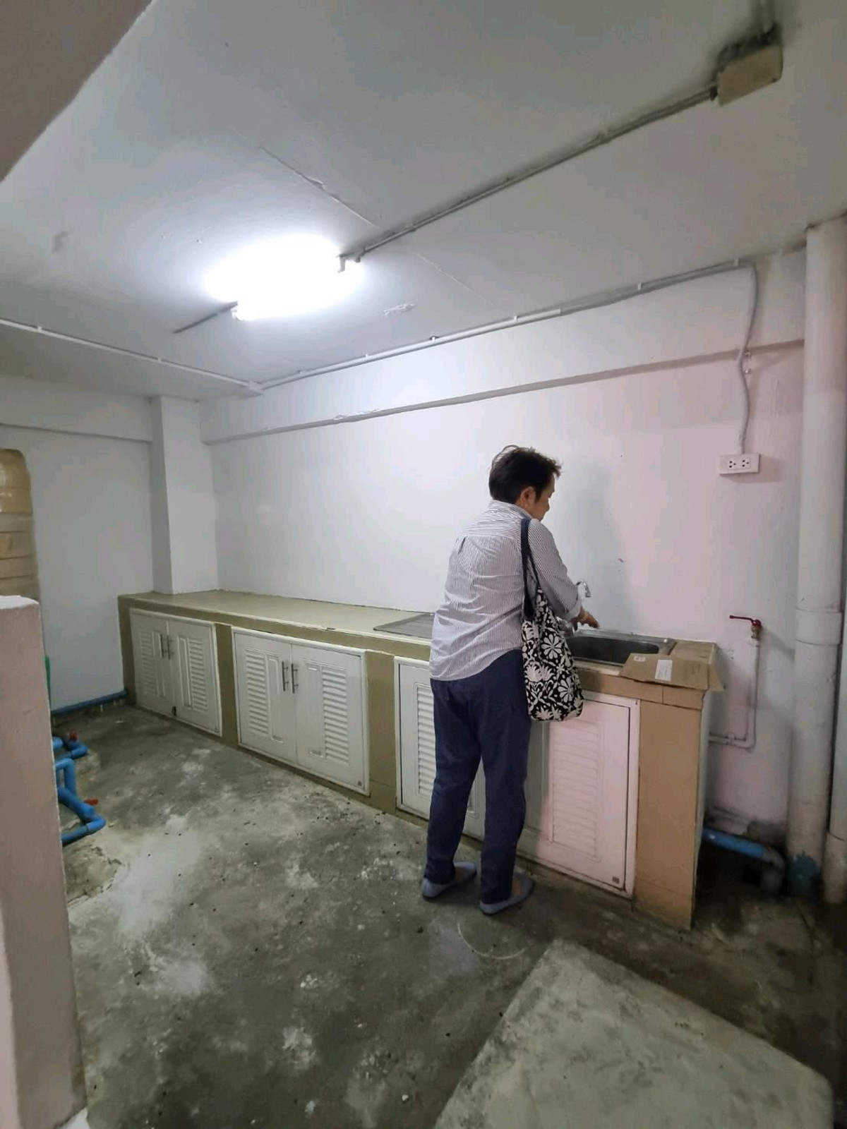 For RentShop HouseOnnut, Udomsuk : Commercial building for rent on the main road, near BTS Bang Chak.