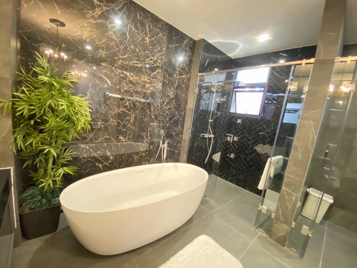 ให้เช่าบ้านเลียบทางด่วนรามอินทรา : บ้านเช่าหรู พูลวิลล่า 3 ชั้น พร้อมลิฟท์ส่วนตัว เฟอร์ครบ พร้อมเข้าอยู่ ย่านโยธินพัฒนา