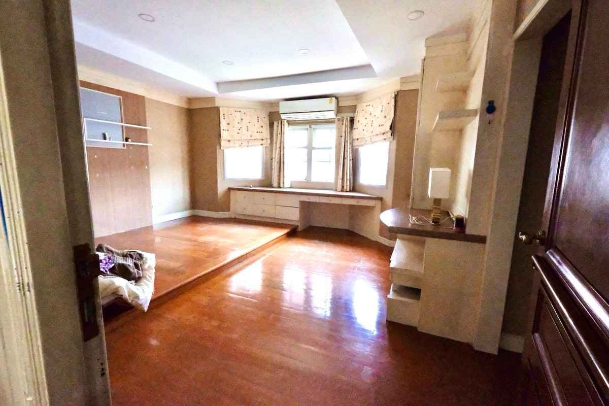 ขายบ้านปิ่นเกล้า จรัญสนิทวงศ์ : ✨คฤหาสน์ส่วนตัว บนพื้นที่1ไร่1งาน2ตร.ว. กรุงเทพ ตลิ่งชัน หมู่บ้าน กฤษดานคร14 (Luxury House Krissadanakorn14)