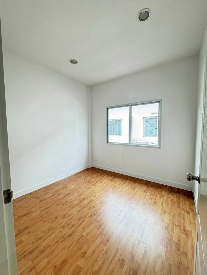 ให้เช่าทาวน์โฮมสมุทรปราการ สำโรง : ให้เช่า ทาวน์โฮม วิสต้าวิลล์ 180 148 ตรม 27 ตรว ใกล้วงแหวนกาญจนาภิเษกและทางด่วน