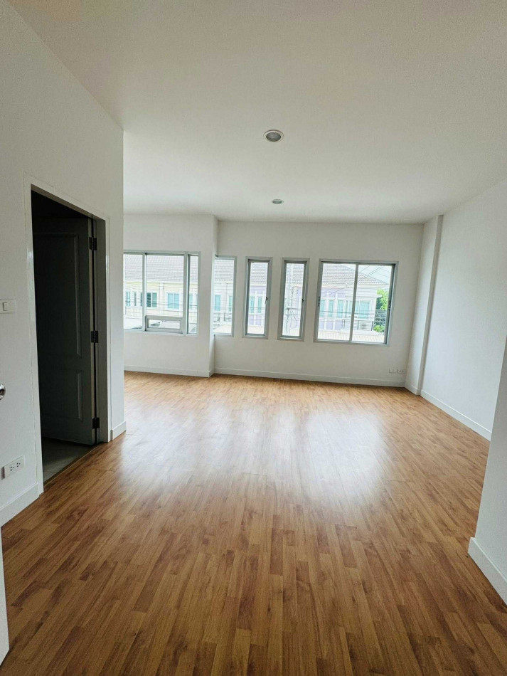 ให้เช่าทาวน์โฮมสมุทรปราการ สำโรง : ให้เช่า ทาวน์โฮม วิสต้าวิลล์ 180 148 ตรม 27 ตรว ใกล้วงแหวนกาญจนาภิเษกและทางด่วน