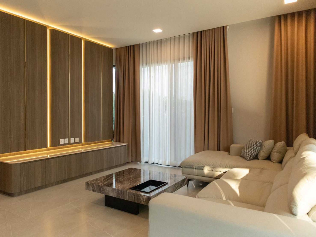 For RentHouseSamut Prakan,Samrong : Single house for rent, Mantana Bangna Km.15, 250 sq m, 1 rai 2 sq wah, near Mega Bangna.