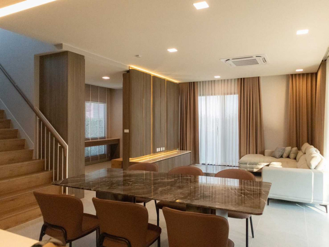 For RentHouseSamut Prakan,Samrong : Single house for rent, Mantana Bangna Km.15, 250 sq m, 1 rai 2 sq wah, near Mega Bangna.