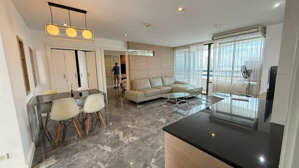 For SaleCondoPattaya, Bangsaen, Chonburi : Condo for sale, Jomtien Plaza Condotel, fully furnished, ready to move in, near Pattaya Beach, 126 sq m.