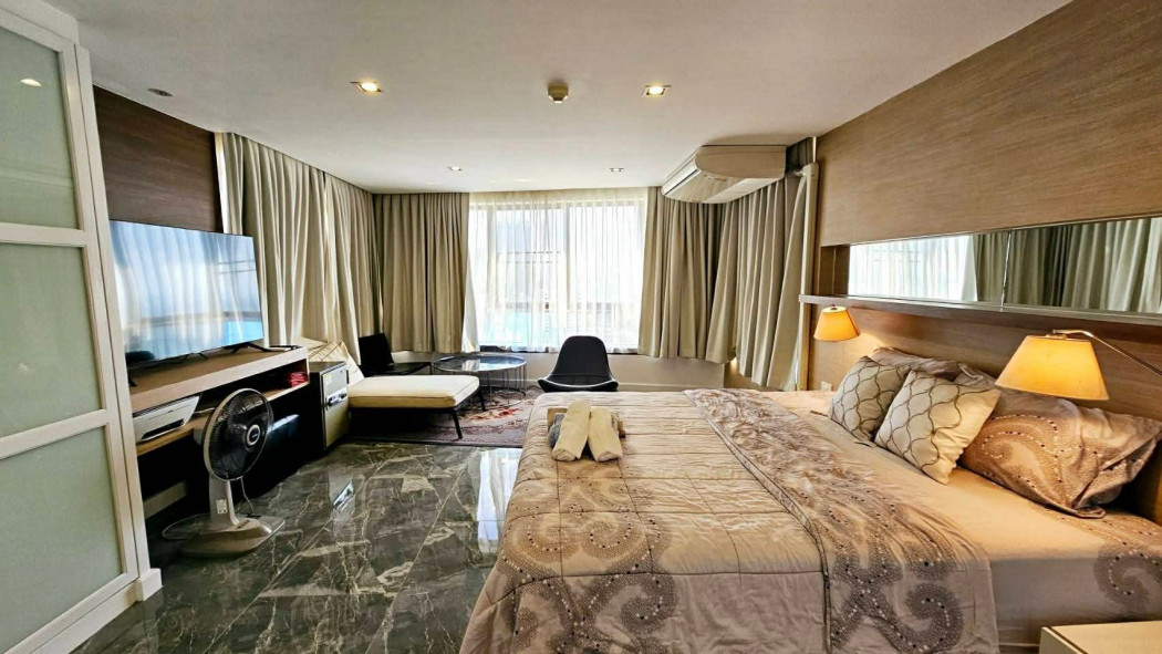 For SaleCondoPattaya, Bangsaen, Chonburi : Condo for sale, Jomtien Plaza Condotel, fully furnished, ready to move in, near Pattaya Beach, 126 sq m.