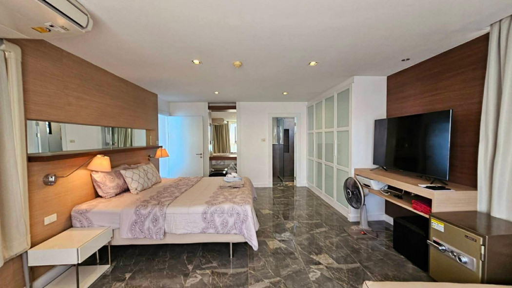 For SaleCondoPattaya, Bangsaen, Chonburi : Condo for sale, Jomtien Plaza Condotel, fully furnished, ready to move in, near Pattaya Beach, 126 sq m.