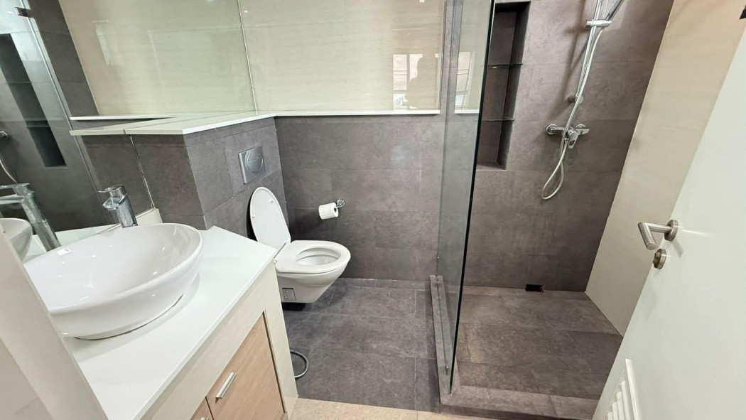 For SaleCondoPattaya, Bangsaen, Chonburi : Condo for sale, Jomtien Plaza Condotel, fully furnished, ready to move in, near Pattaya Beach, 126 sq m.