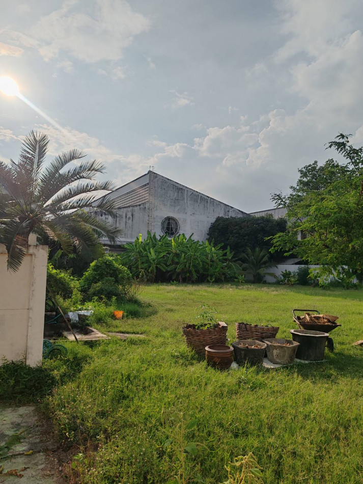 For SaleLandBang kae, Phetkasem : Land for sale, already filled and leveled, in Soi Intapach 13. Access is via a concrete road,Near Soi Phetkasem 63. Size: 1-0-41 rai.