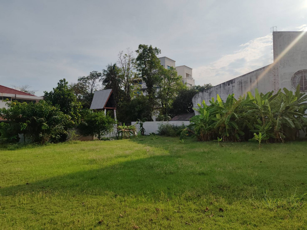 For SaleLandBang kae, Phetkasem : Land for sale, already filled and leveled, in Soi Intapach 13. Access is via a concrete road,Near Soi Phetkasem 63. Size: 1-0-41 rai.