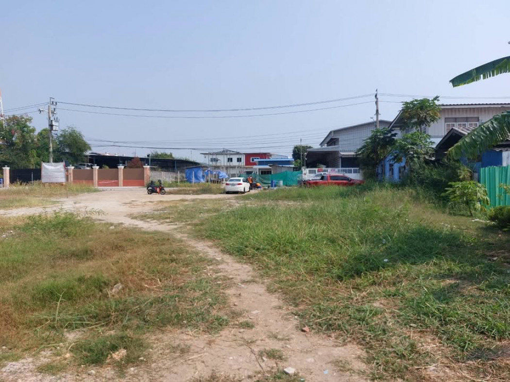 ให้เช่าที่ดินสมุทรปราการ สำโรง : ให้เช่าที่ดินเปล่า ถมแล้ว ติดถนน ซอยเทศบาลบางปู 111 ใกล้ถนนสุขุมวิท เมืองสมุทรปราการ เหมาะทำบ้านพักอาศัย หรือธุรกิจ ขนาด 1-1-60 ไร่