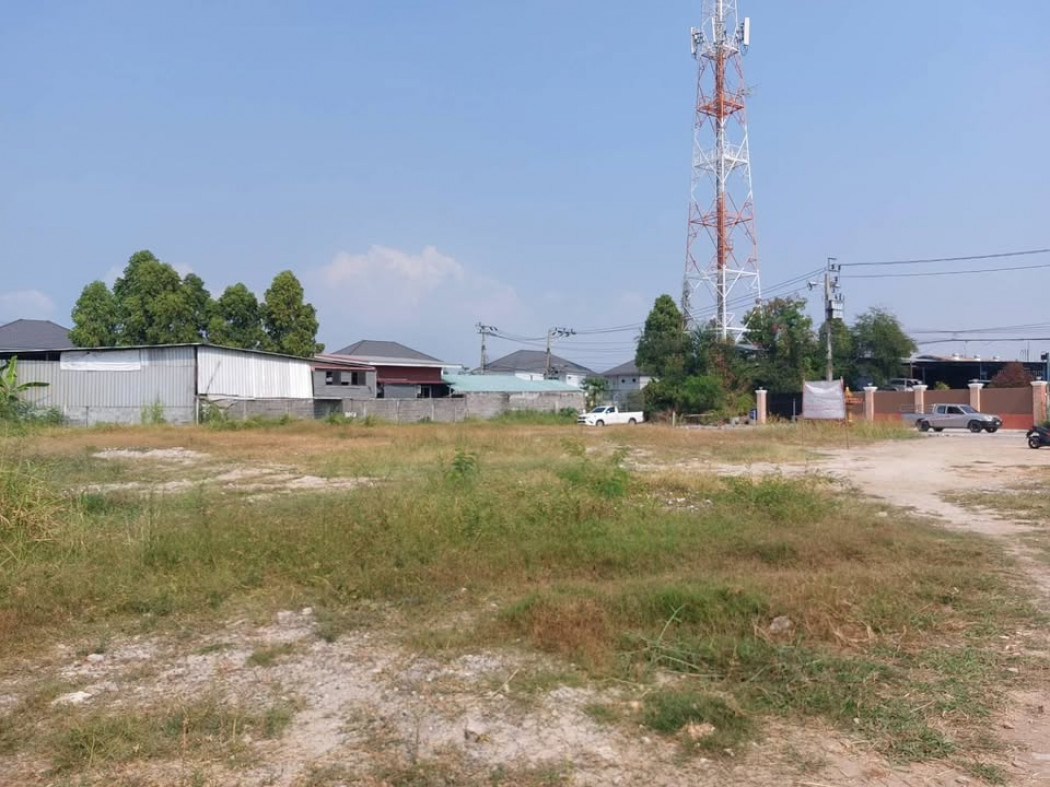 ให้เช่าที่ดินสมุทรปราการ สำโรง : ให้เช่าที่ดินเปล่า ถมแล้ว ติดถนน ซอยเทศบาลบางปู 111 ใกล้ถนนสุขุมวิท เมืองสมุทรปราการ เหมาะทำบ้านพักอาศัย หรือธุรกิจ ขนาด 1-1-60 ไร่