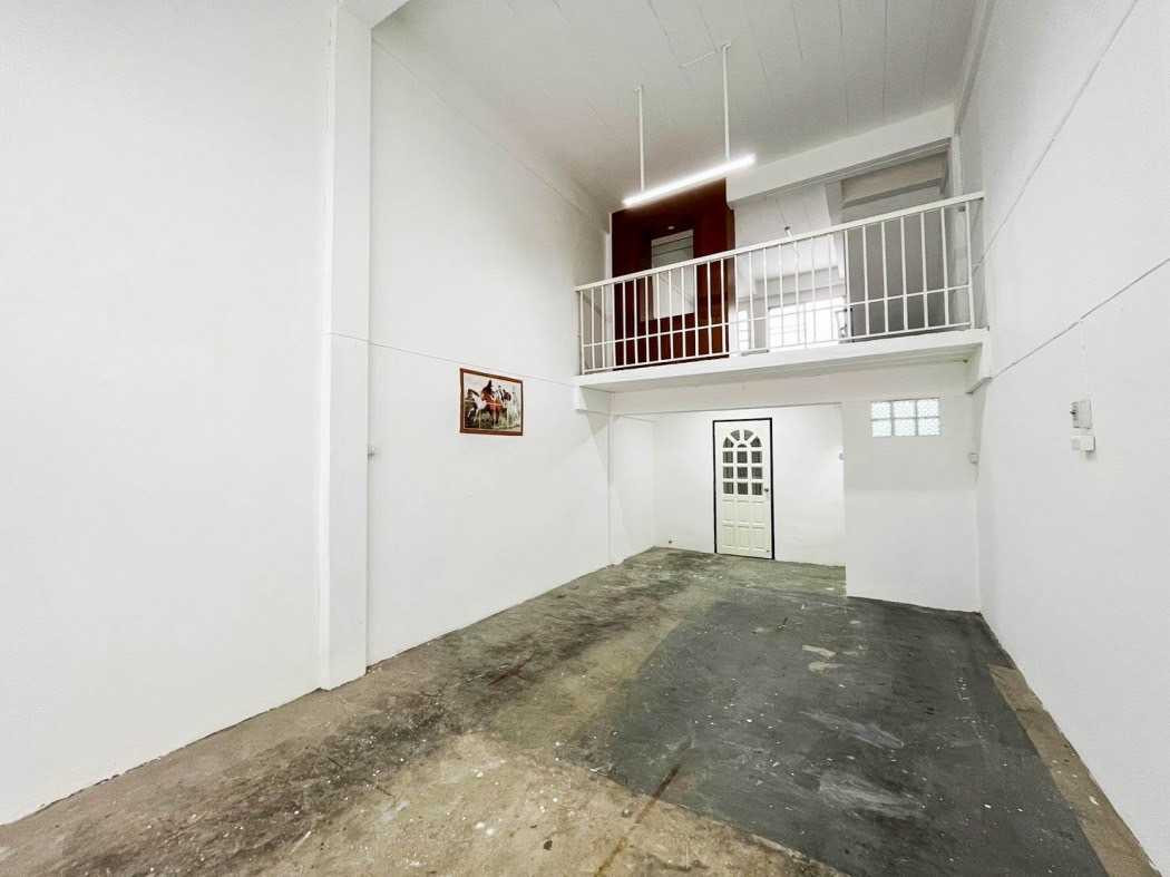 Shop HouseMin Buri, Romklao : Commercial building for sale, Soi Ramkhamhaeng 90, 220 sq m, 21 sq wa, near The Paseo Town.