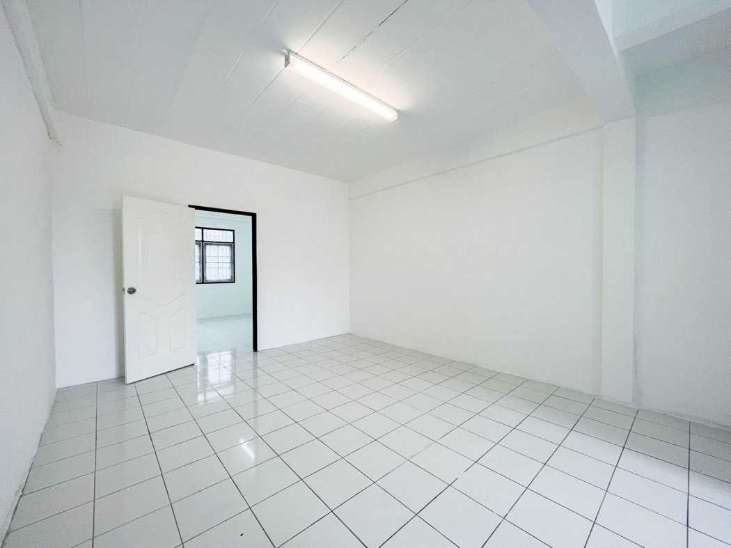 Shop HouseMin Buri, Romklao : Commercial building for sale, Soi Ramkhamhaeng 90, 220 sq m, 21 sq wa, near The Paseo Town.