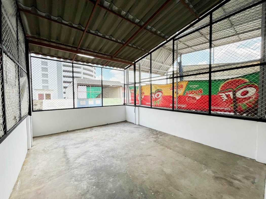 Shop HouseMin Buri, Romklao : Commercial building for sale, Soi Ramkhamhaeng 90, 220 sq m, 21 sq wa, near The Paseo Town.