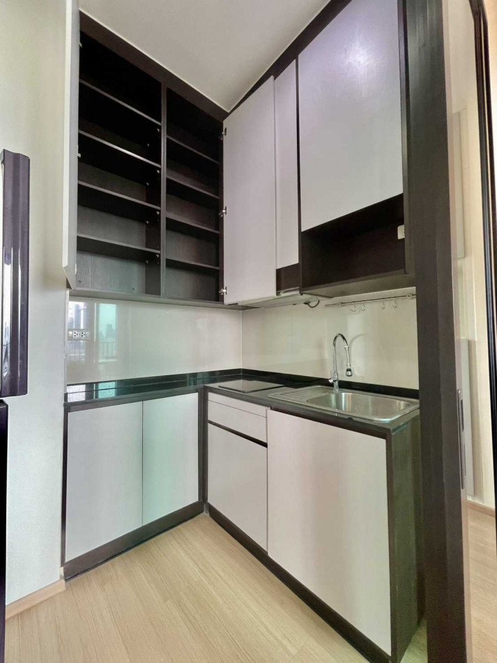 For SaleCondoRama9, Petchburi, RCA : Condo for sale: The Capital Ekamai-Thonglor, 45 sq m, near Rama 9 expressway entrance/exit.