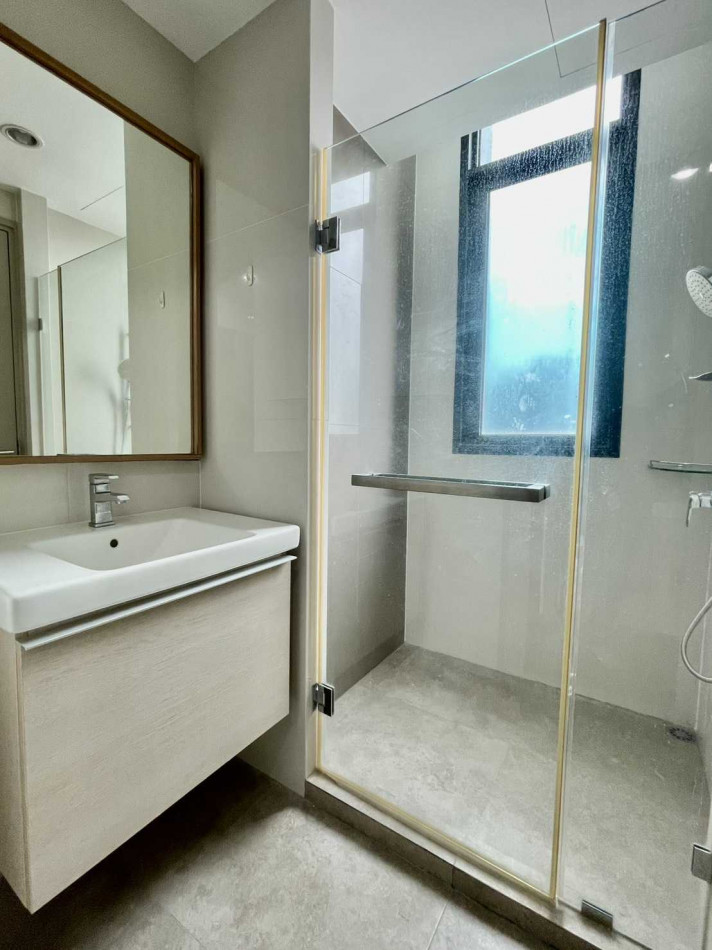 For SaleCondoRama9, Petchburi, RCA : Condo for sale: The Capital Ekamai-Thonglor, 45 sq m, near Rama 9 expressway entrance/exit.