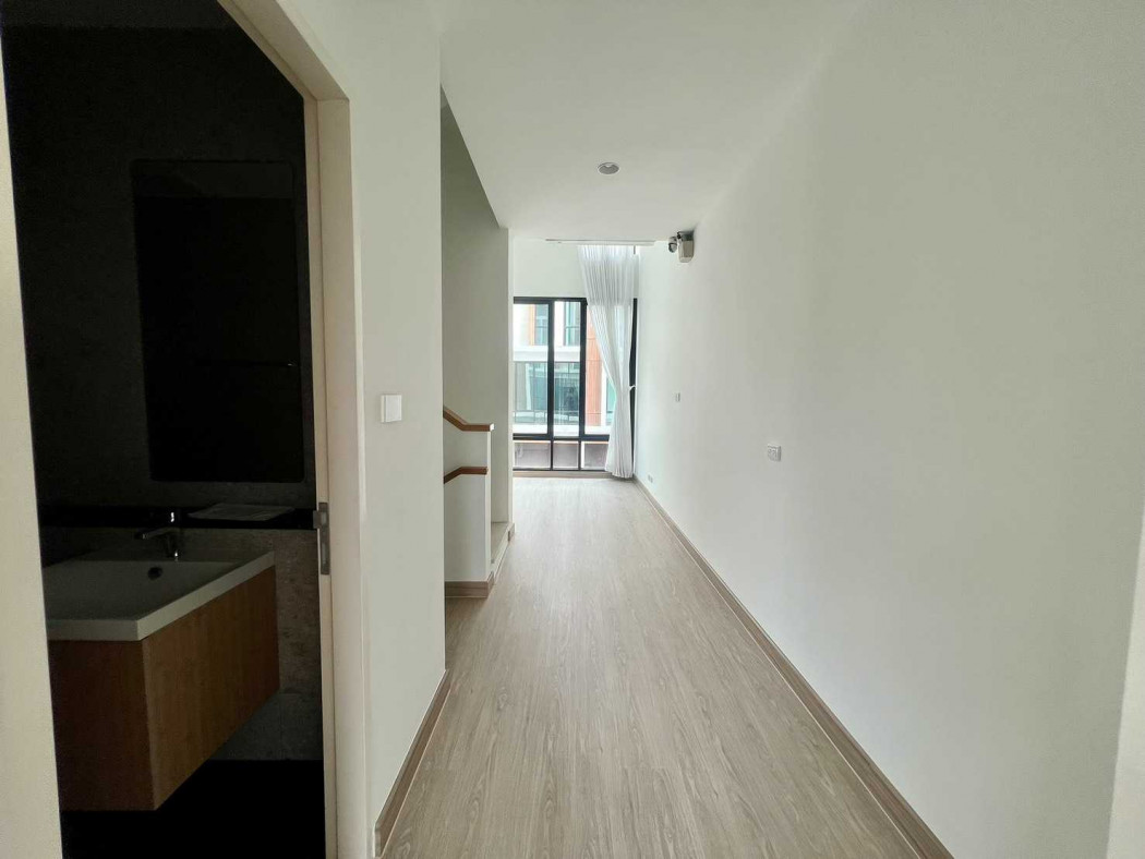 ให้เช่าทาวน์โฮมสะพานควาย จตุจักร : ให้เช่า ทาวน์โฮม ดิ ออเธอร์ รัชดา 32 227 ตรม 20 ตรว ใกล้ MRT ลาดพร้าว.