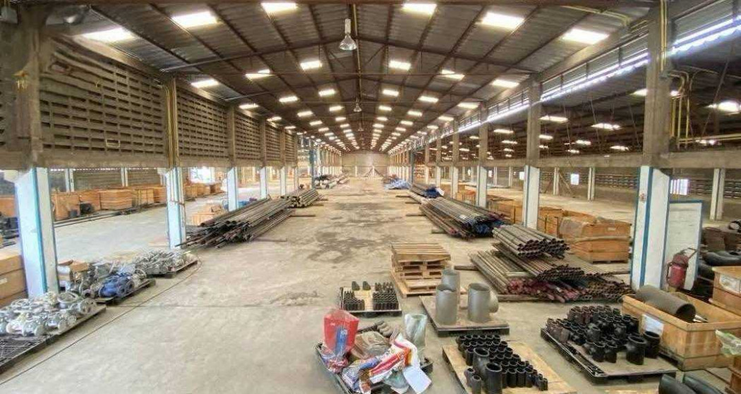 For SaleWarehouseSamut Prakan,Samrong : Warehouse for sale in Puchaosamingphrai, 3390 sq m, 4 rai 1 ngan 64 sq wah, near Bhumibol Bridge.