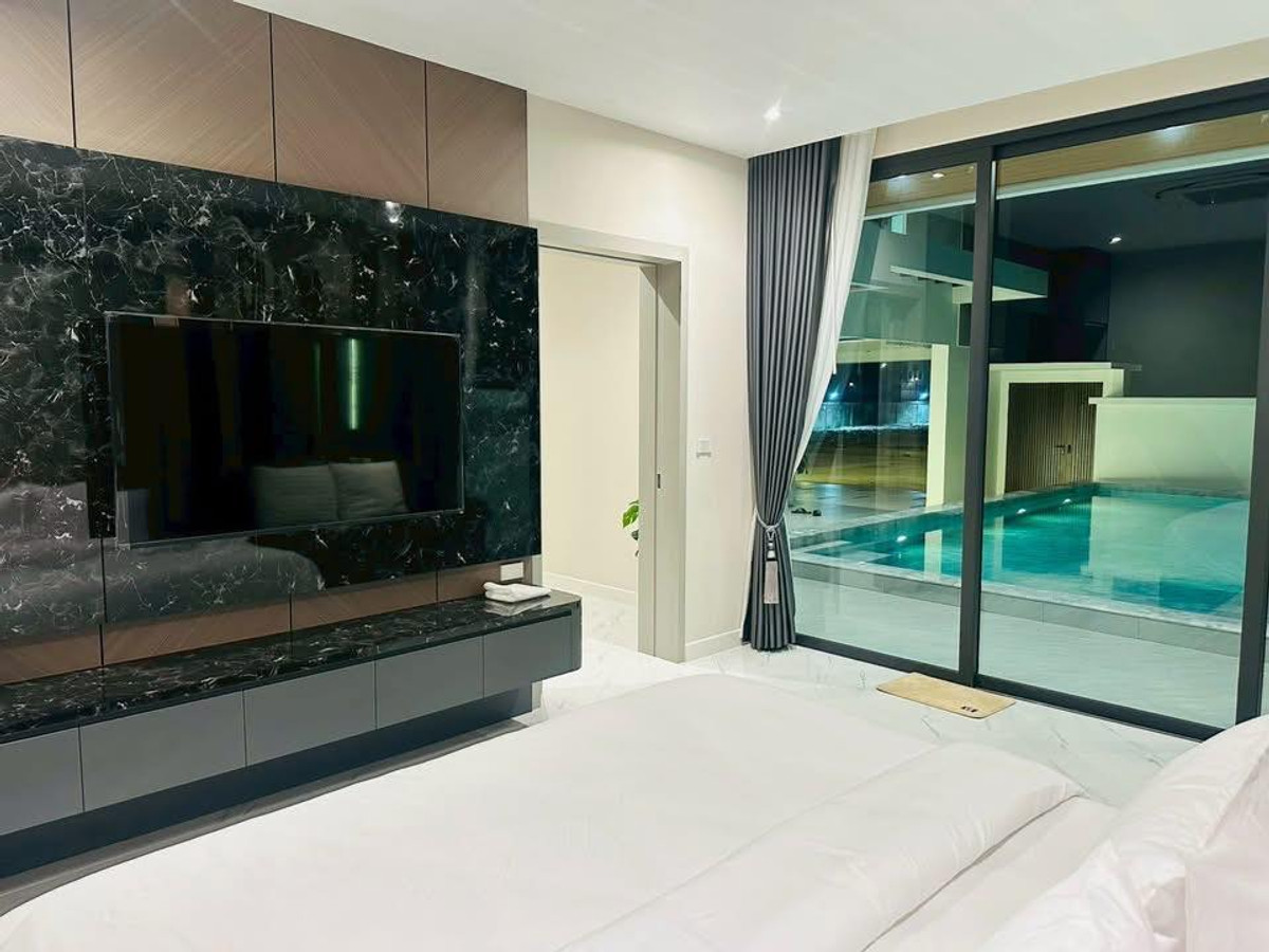 For RentPattaya, Bangsaen, Chonburi : Luxurious pool villa house for rent Near Jomtien Beach, Pattaya