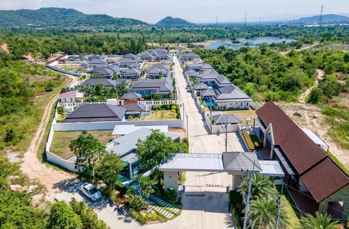 ขายหัวหิน ประจวบคีรีขันธ์ : ด่วน ขายพูลวิลล่าวิวเขาหลังมุม ราคาถูกที่สุดในโครงการ พร้อมดาดฟ้าชมวิวและสระว่ายน้ำส่วนตัว @Hua Hin Grand Hills