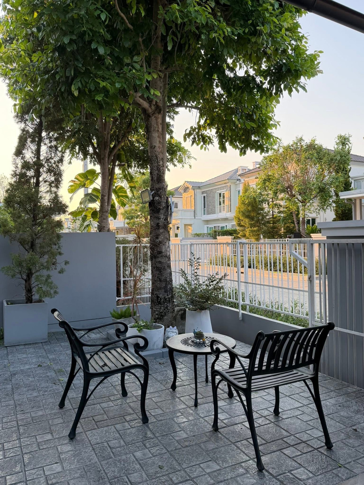 ให้เช่าบางนา แบริ่ง ลาซาล : 🏡 หมู่บ้าน ANYA บางนา - รามคำแหง2 เฟอร์นิเจอร์ บิ้วอิน + ลอยตัว  🔹 เครื่องปรับอากาศ ทีวี ตู้เย็น เครื่องซักผ้า 🧭 บ้านทิศเหนือ