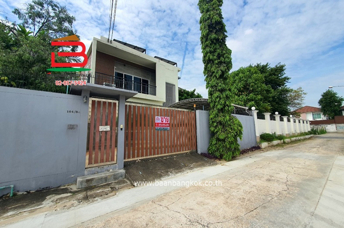 For SaleHouseSapankwai,Jatujak : Single house, Soi Lat Phrao 1, intersection 29, area 113 sq m., near Central Lat Phrao, Lat Phrao Road, Chatuchak District.