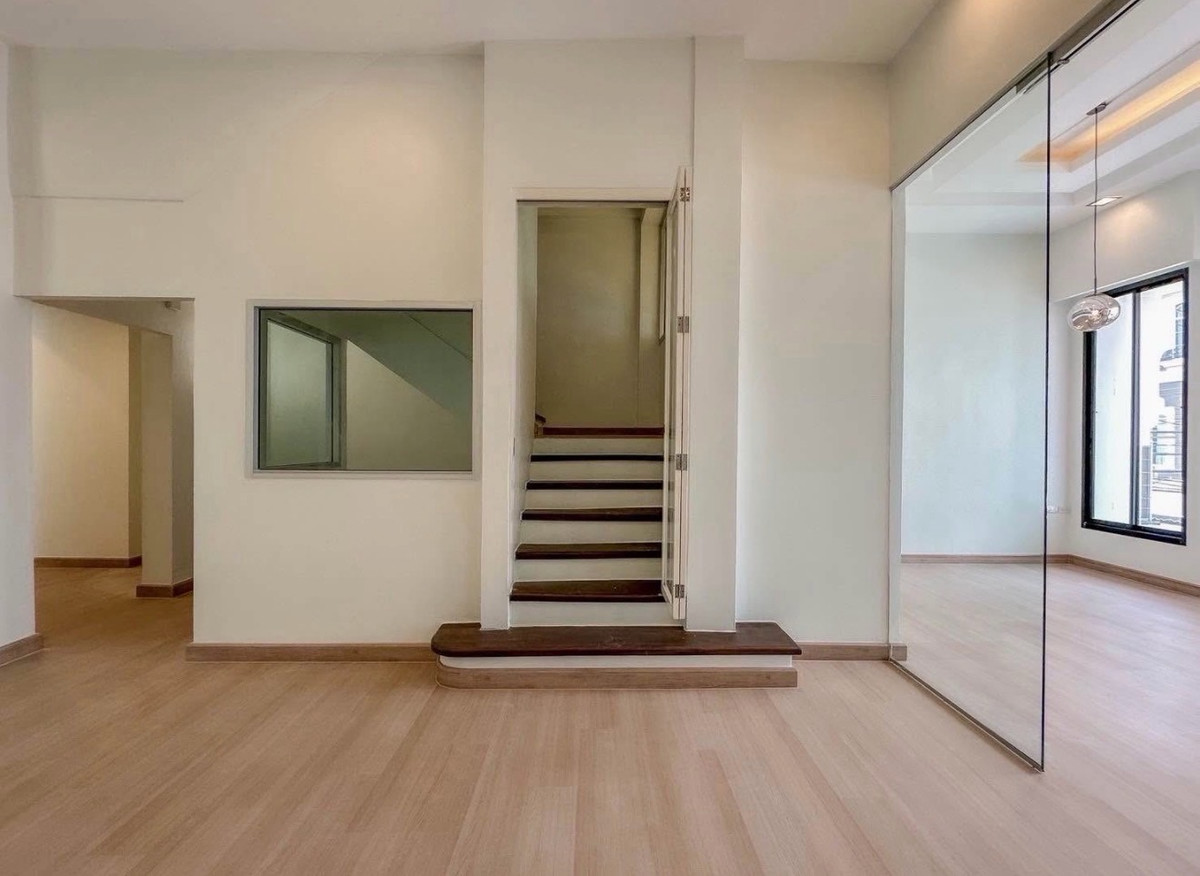 For SaleHome OfficeRamkhamhaeng, Hua Mak : 4-Storey Renovated Home Office Baan Klang Muang Rama 9 Ladprao Town in Town Ready for Business Near Expressway