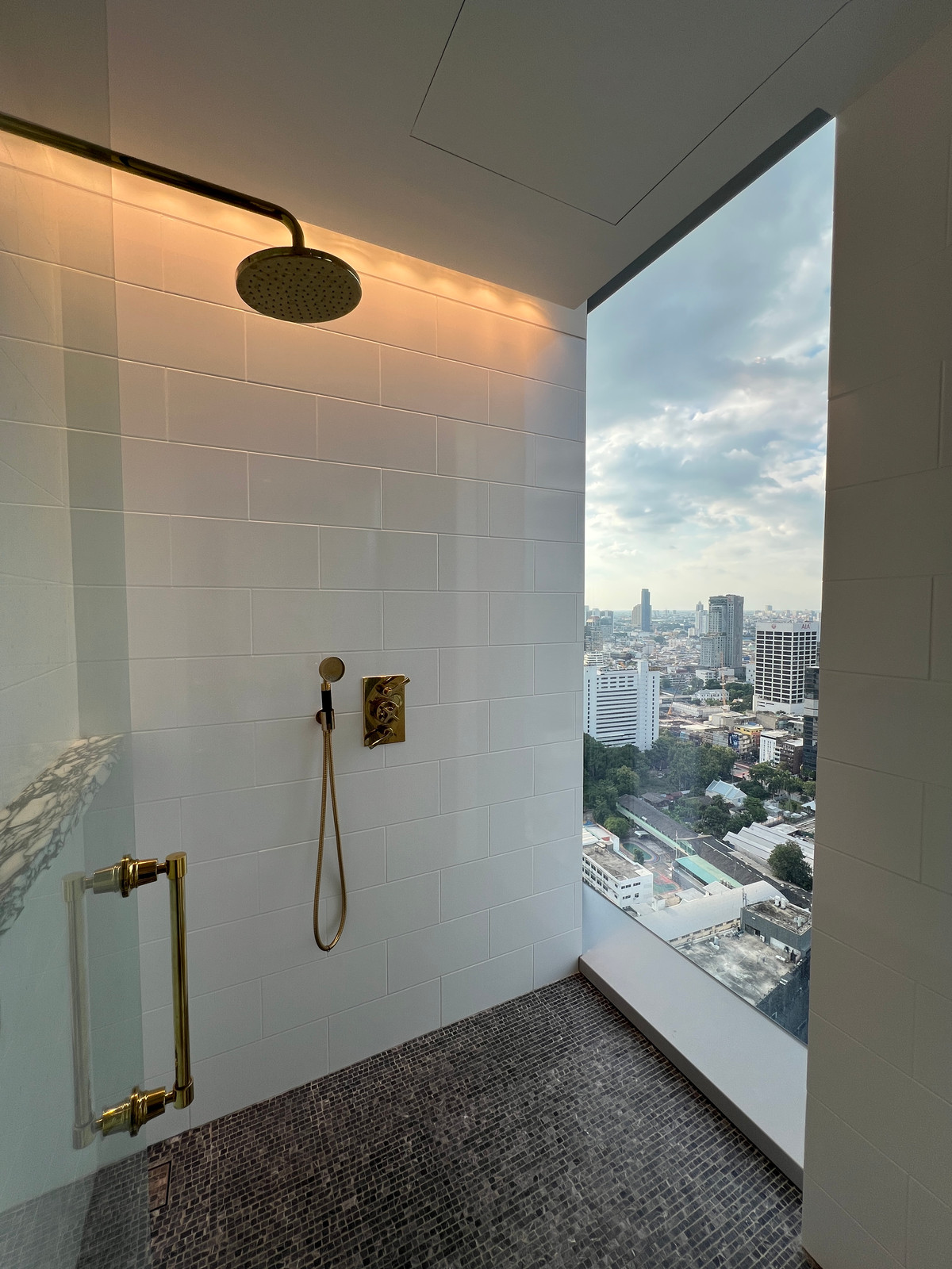 ขายคอนโดสาทร นราธิวาส : 🚨🔥 ขายด่วน | Ritz-Carlton Residences | 3 นอน | 211 ตร.ม. | ชั้น 28 | 65 ล้าน ALL-IN ⚡ ไม่มีค่าโอน ⚡ ไม่มีภาษี ⚡ ไม่มีค่าใช้จ่ายเพิ่ม | ~308K/ตร.ม. เทียบตลาด 440K/ตร.ม. 💰 ต่ำกว่าตลาด 30% 🏙️