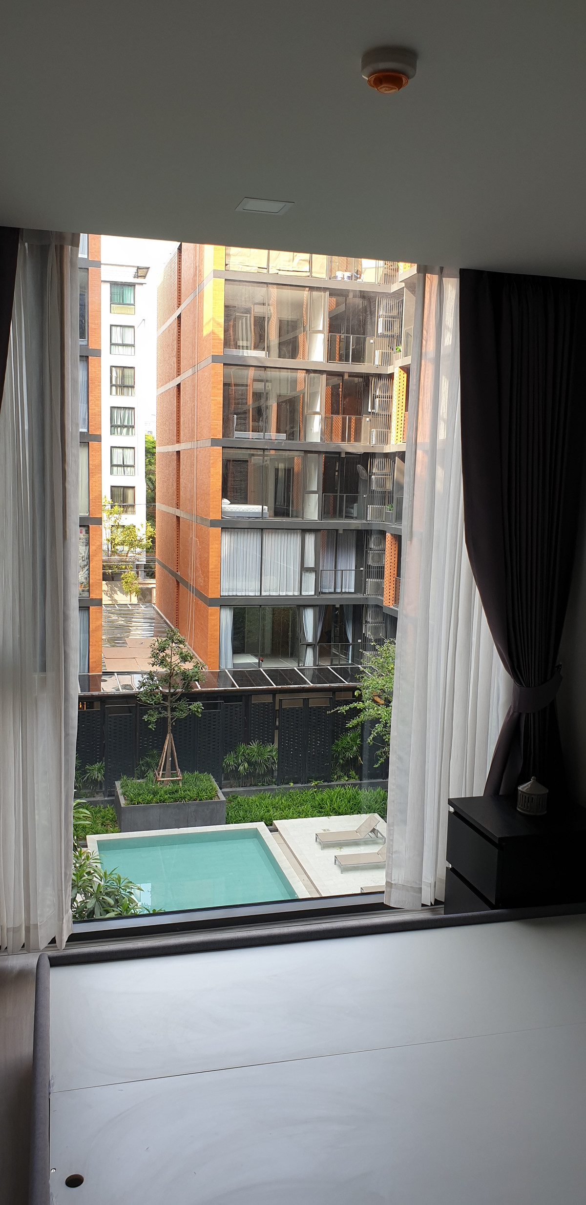 ให้เช่าคอนโดสุขุมวิท อโศก ทองหล่อ : 🔥 2 ห้องนอน Rare Unit ใกล้ BTS เอกมัย | Quintara สุขุมวิท 42 | วิวสระ ห้องหัวมุม 🔥