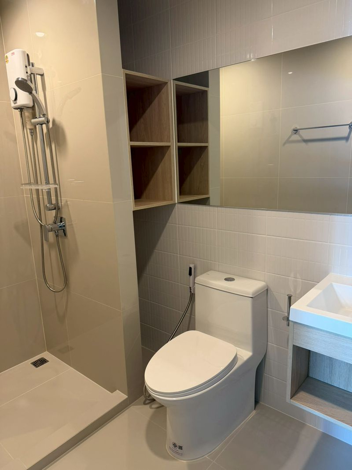 For RentCondoBangna, Bearing, Lasalle : Room for rent, 1 bedroom, 28 sq m, ready to move in, good location in Bangna area, walk 20 steps to Mega Bangna mall, NUE Mega Plus Bangna, New Mega Plus Bangna, new room, fully furnished.