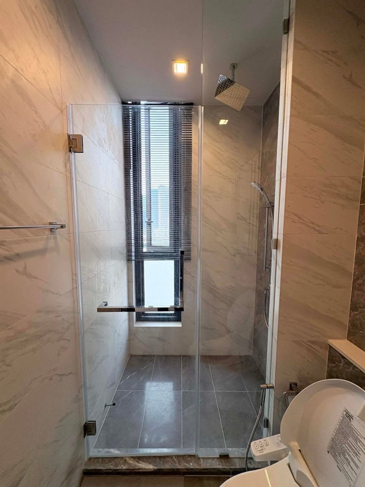 ขายคอนโดลาดพร้าว เซ็นทรัลลาดพร้าว : ขายด่วน !! The Crest Park Residences – ห้าแยกลาดพร้าว ชั้น 10 ขนาด 35 ตร.ม 1ห้องนอน 1 ห้องน้ำ เฟอร์นิเจอร์ครบ จบ ย้ายกระเป๋าเข้าอยู่ได้ทันที!! 6,450,000 บาท ราคานี้หมดแล้วหมดเลยค่ะ ไม่มีแล้วจ้า
