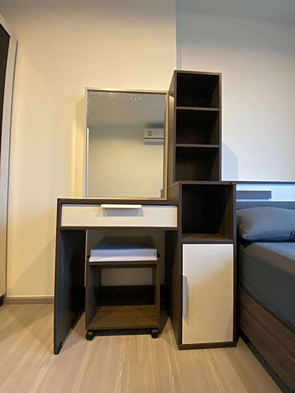 For RentCondoThaphra, Talat Phlu, Wutthakat : ⭐️ Aspire Sathorn - Ratchaphruek ⭐️1 bedroom, 1 bathroom, beautifully decorated room. There are electrical appliances ready.