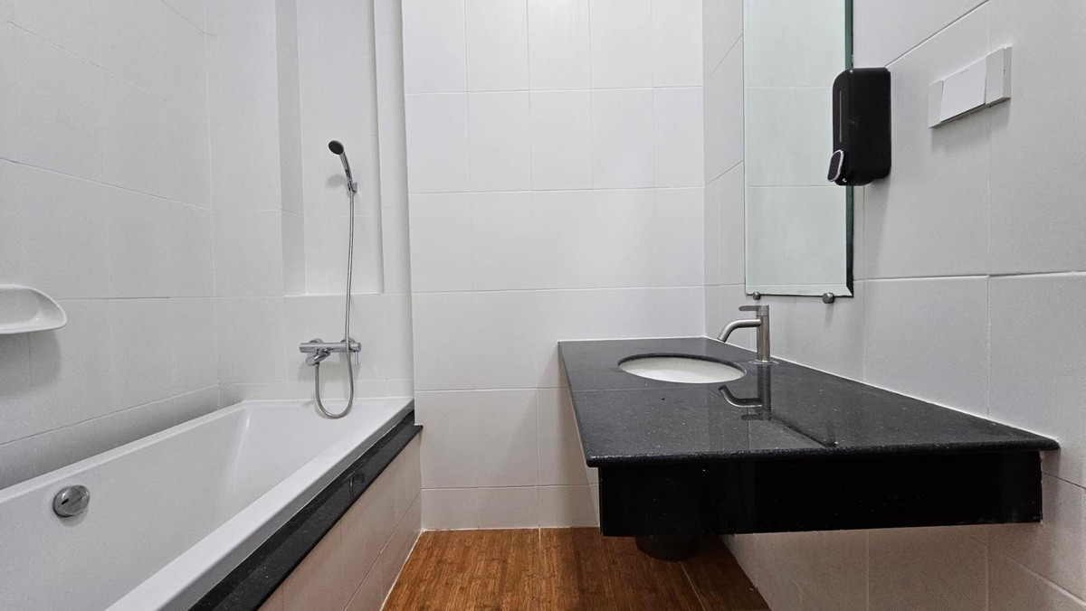 ขายทาวน์โฮมเลียบทางด่วนรามอินทรา : ทาวน์โฮม 3.5 ชั้น ทาวน์อินทาวน์ ใกล้โรงเรียนบดินทร์เดชา - โรงเรียนนานาชาติ เชื่อมต่อเส้นเลียบทางด่วนได้ทันที พร้อมเดินทางไปเอกมัย-ทองหล่อ 🚘