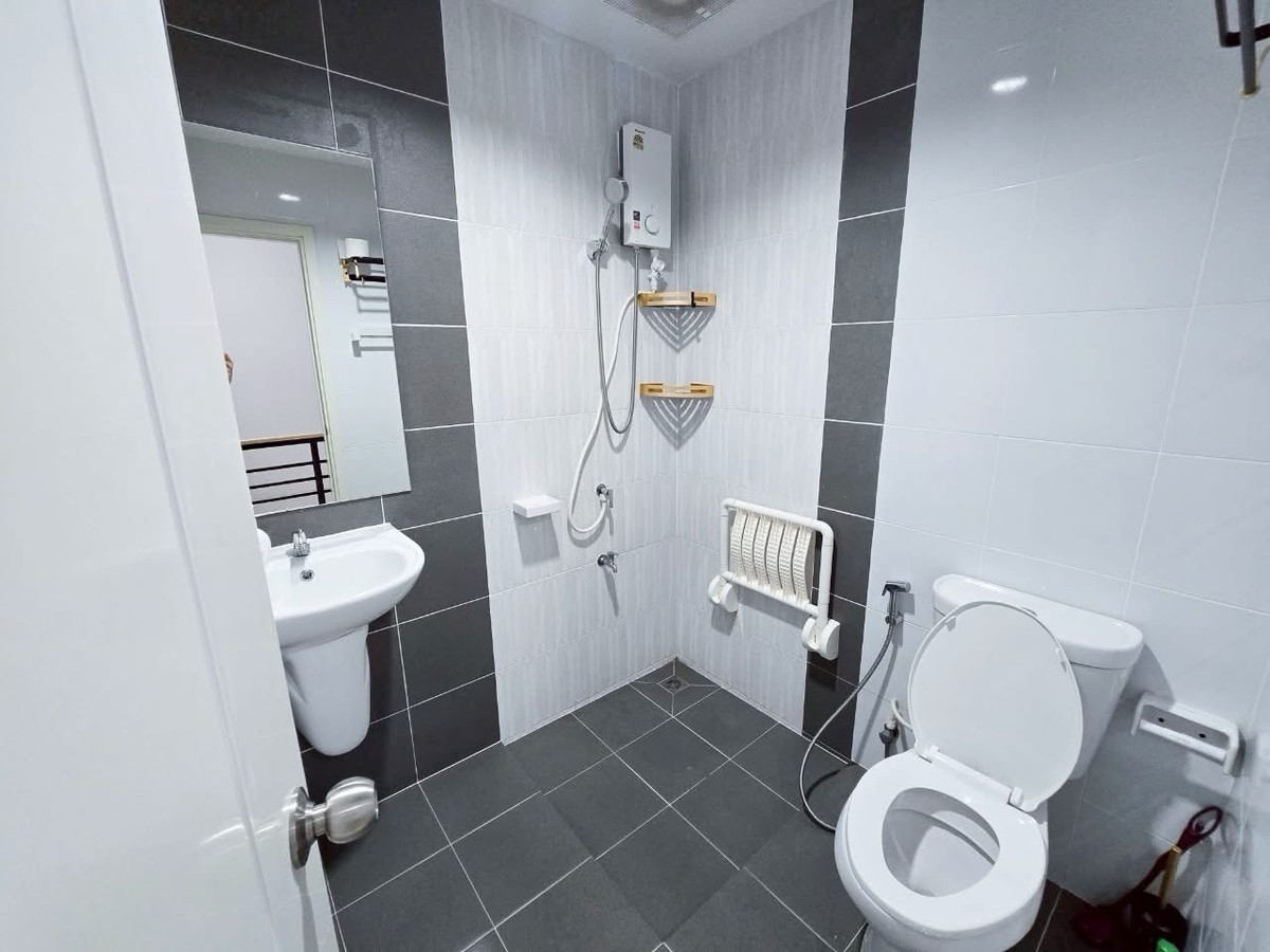 For RentHousePhutthamonthon, Salaya : 🏡 Frame house for rent, Baan Fah Grand Townie, Phetkasem Sai 5, ready to move in. LineOA : @ladysai