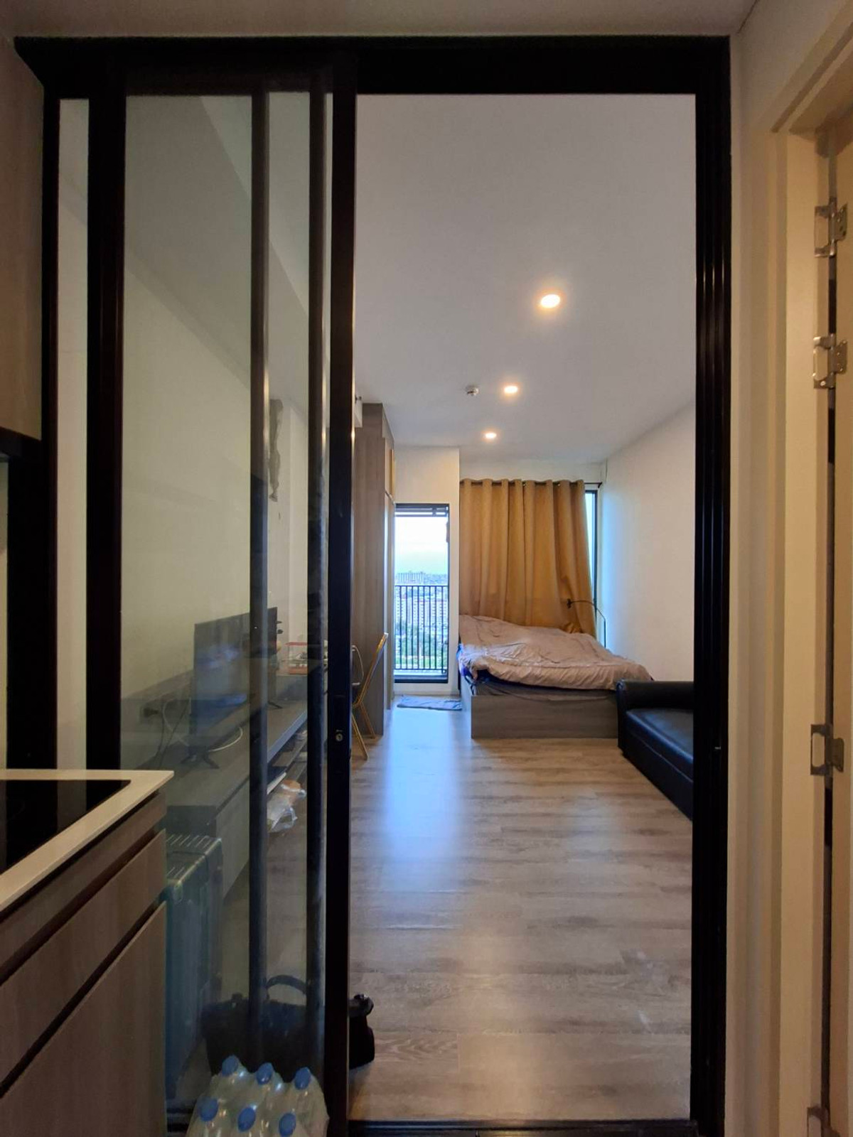 For RentCondoSamut Prakan,Samrong : Urgent for rent, low price 10,000 baht, next to Thippawan MRT, ready to move in, get 6 months, Knightsbridge Sukhumvit Theparak 089-6620022