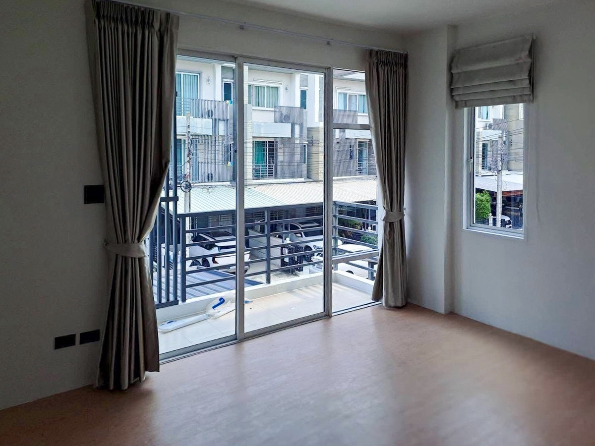 ขายทาวน์โฮมพัฒนาการ ศรีนครินทร์ : ทาวน์ อเวนิว พระราม 9 / 3 ห้องนอน (ขาย), Town Avenue Rama 9 / 3 Bedrooms (FOR SALE) BZD172