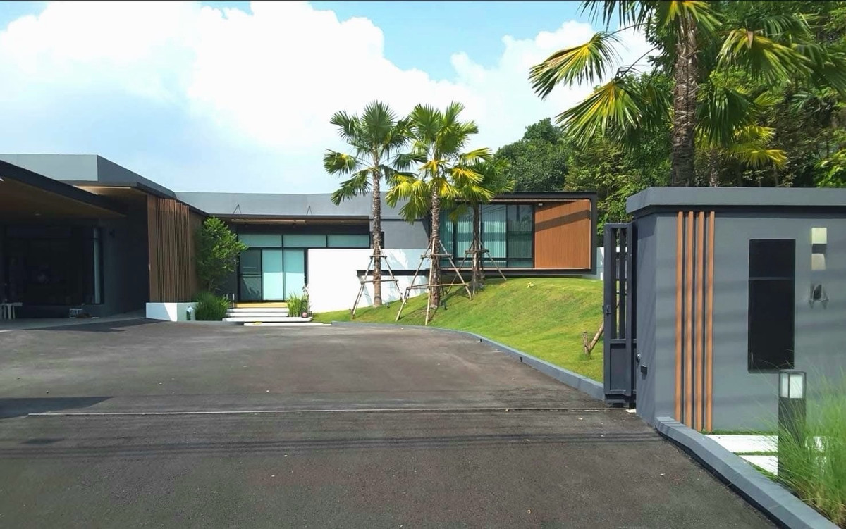 For SaleHousePathum Thani,Rangsit, Thammasat : Luxury golf course villa Lam Luk Ka panoramic green view 180 degree near BTS Khu Khot expressway access