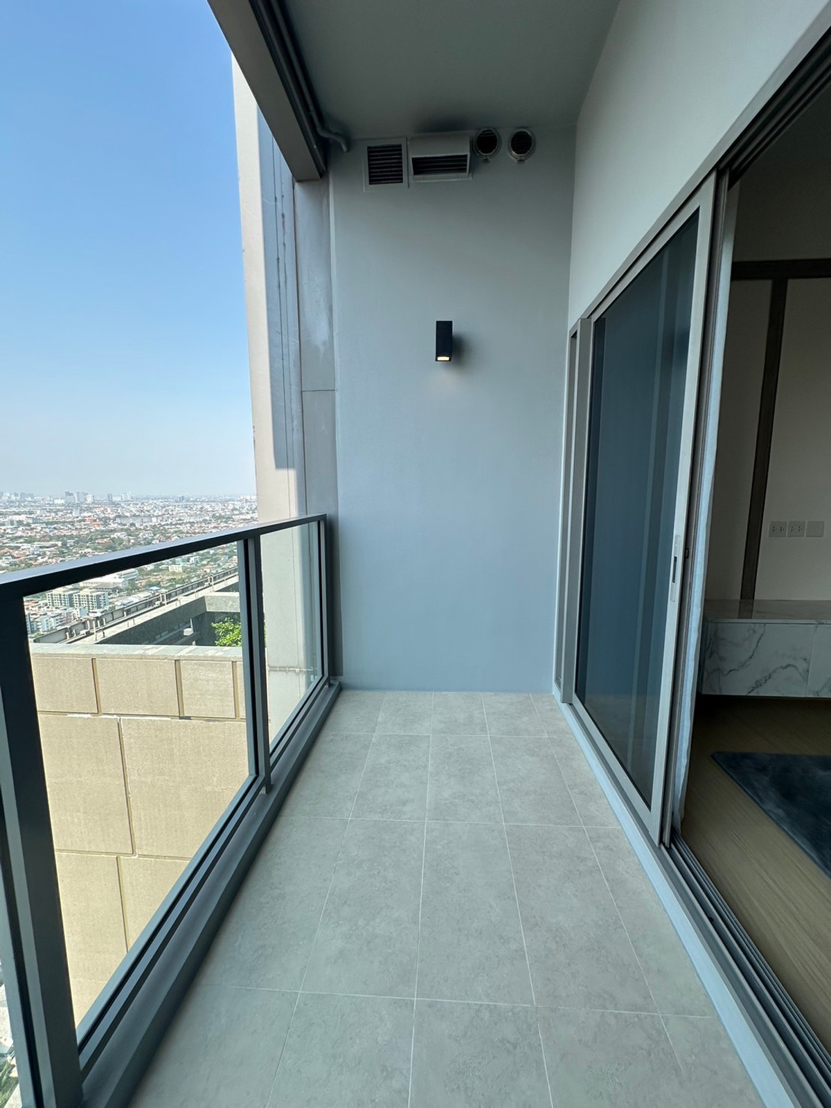 For RentCondoOnnut, Udomsuk : Hot Deal! 3BR Luxury Condo @ Wishdom Connect Sukhumvit | 128 sqm | High Floor | 120,000 THB