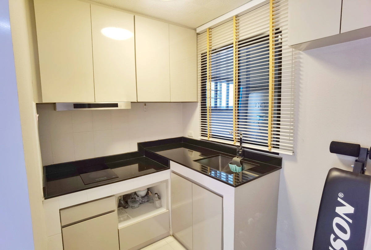 For SaleTownhomeRattanathibet, Sanambinna : [Selling at a loss! Decorated in the millions] Baan Klang Muang Rattanathibet, back side, 33 sq m, near MRT Nonthaburi Intersection 1, only 500 meters.