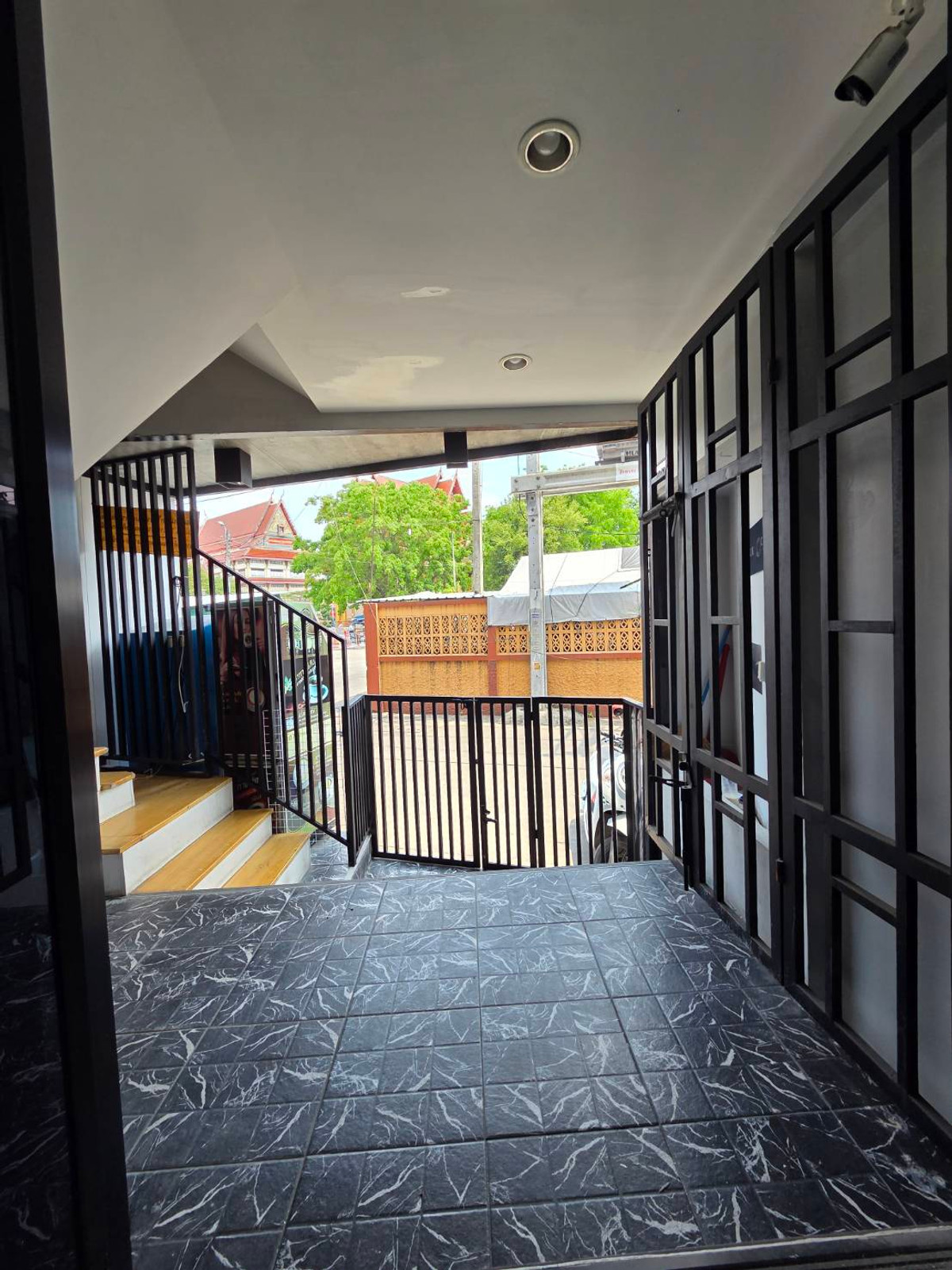 ให้เช่าอาคารพาณิชย์ปิ่นเกล้า จรัญสนิทวงศ์ : ให้เช่าอาคารพาณิชย์ ใกล้ BTS ท่าพระ เพียง 1 นาที