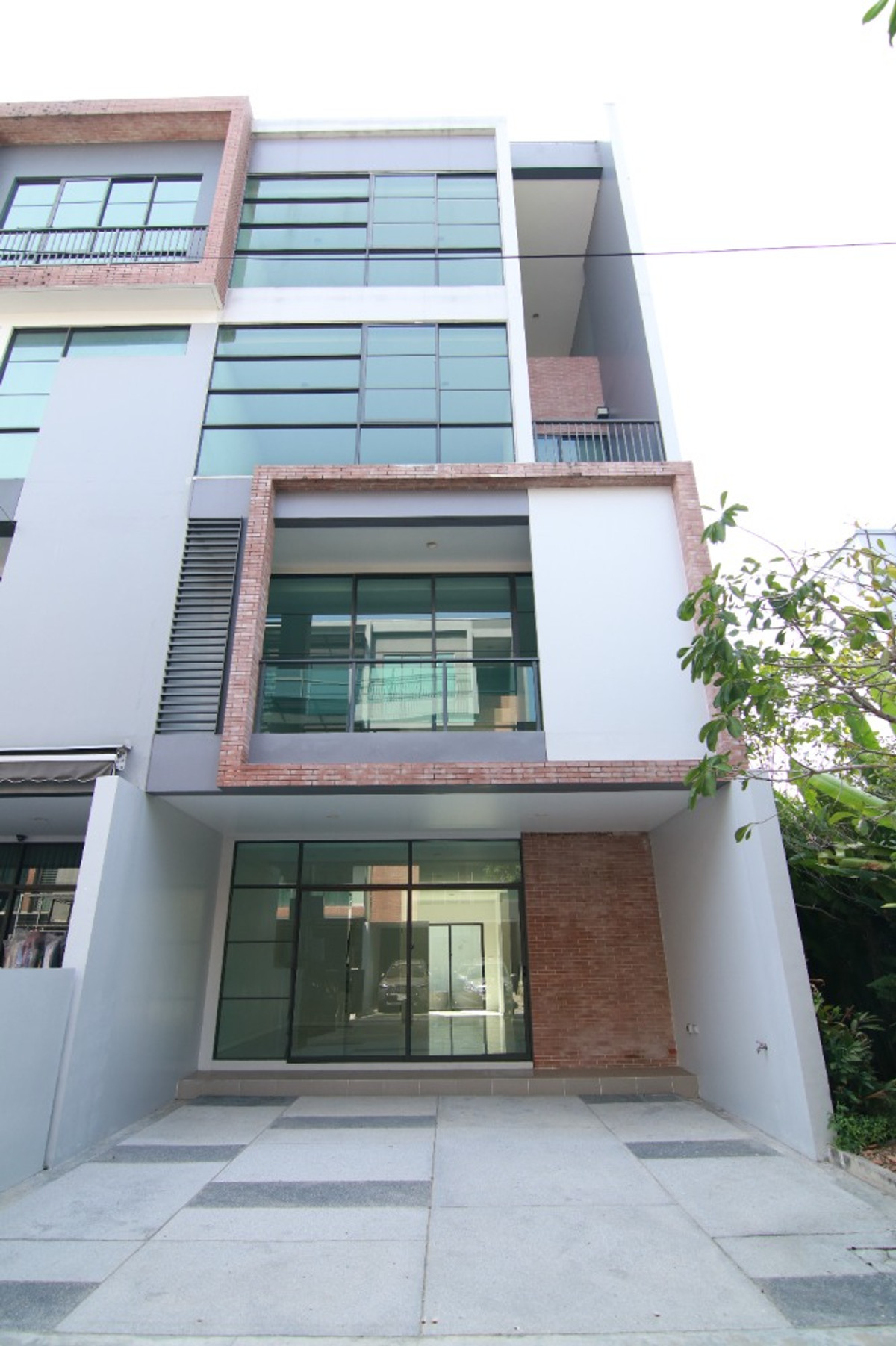 ขายทาวน์โฮมสาทร นราธิวาส : ขายทาวน์โฮม 4 ชั้น หลังมุม โครงการสิริ สแควร์ เจริญกรุง ทำเลดี เดินทางสะดวก