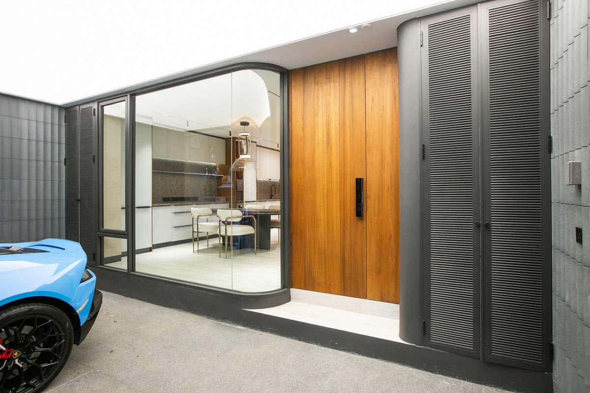 For SaleTownhomeSukhumvit, Asoke, Thonglor : 🔥For Sale Luxury house in heart of Thonglor! Renovated like brand new 4 bedroom fully furnished with private lift ready for move in Tel 0863692224