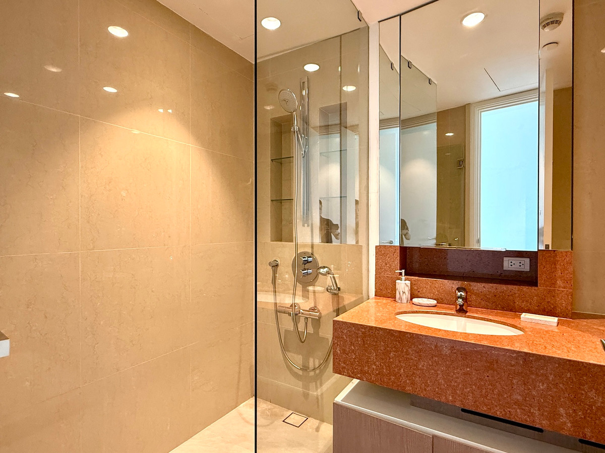 ให้เช่าคอนโดวิทยุ ชิดลม หลังสวน : คอนโด 3 ห้องนอน วิวสวน sport club ใกล้ BTS ราชดำริ