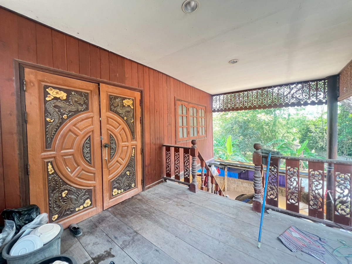 ขายบ้านสิงห์บุรี : บ้านเดี่ยว 2 ชั้น 42 ตร.ว. ครึ่งปูนครึ่งไม้สัก สภาพดี จ.สิงห์บุรี