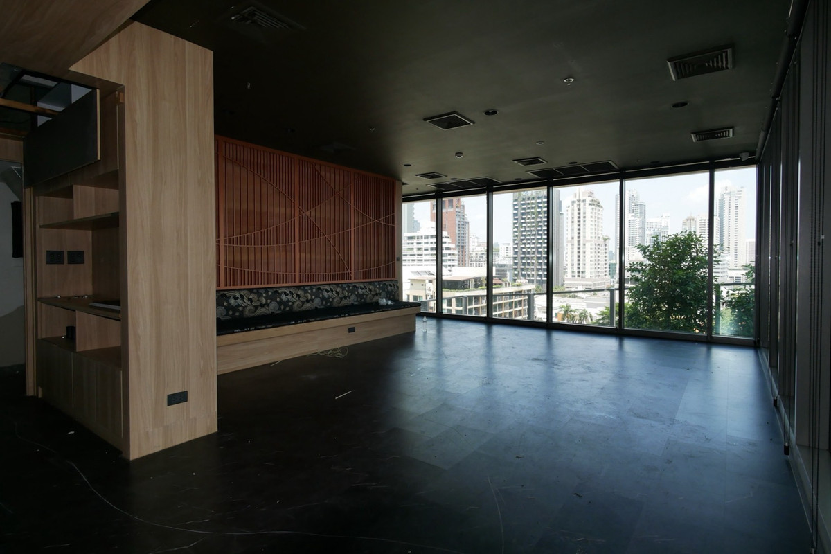 For RentRetail SpaceSukhumvit, Asoke, Thonglor : Duplex Retail Space for Rent in Asoke. Near BTS, Emsphere, and office buildings. suitable for restaurants, bar, & lifestyle