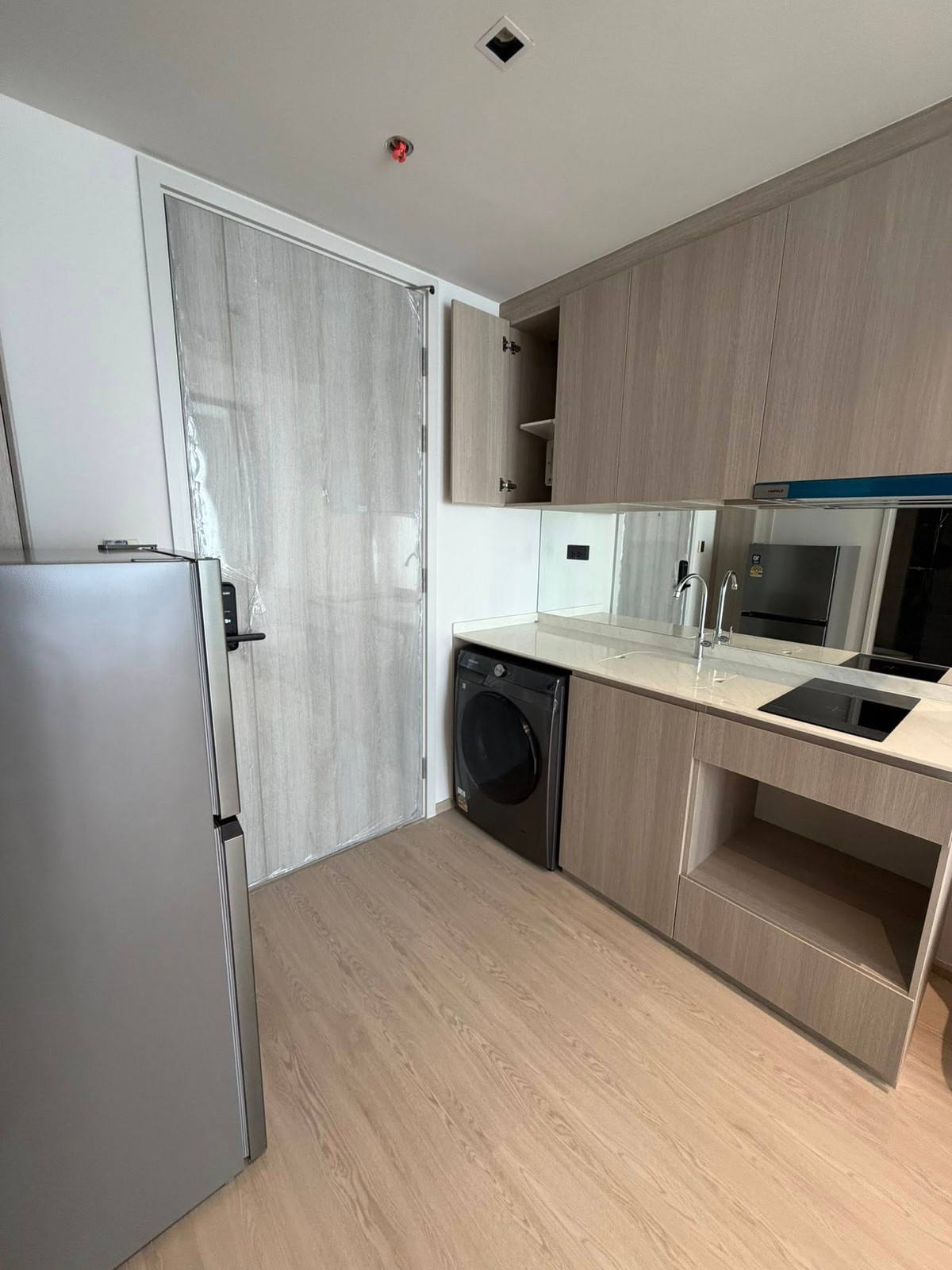 For RentCondoWongwianyai, Charoennakor : ⭐️ Reference Sathorn-Wongwianyai ⭐️1 bedroom plus has complete furniture and electrical appliances.