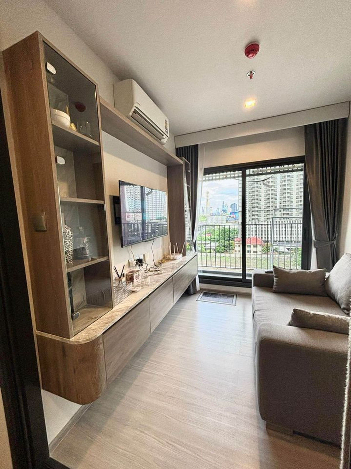 For RentCondoRama9, Petchburi, RCA : For Rent: Life Asoke Hype, 27,000 THB [TTr260323]