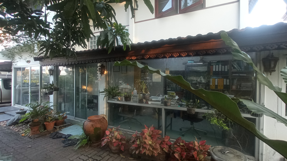 For SaleHouseSeri Thai, Ramkhamhaeng Nida : Single house, 95 square meters, owner selling it himself. Near 3 electric train lines, orange, yellow, pink.